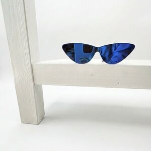 Sunglasses cat eye shape